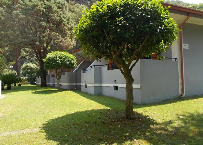 Villaggio Turistico La MantineraAlbergo